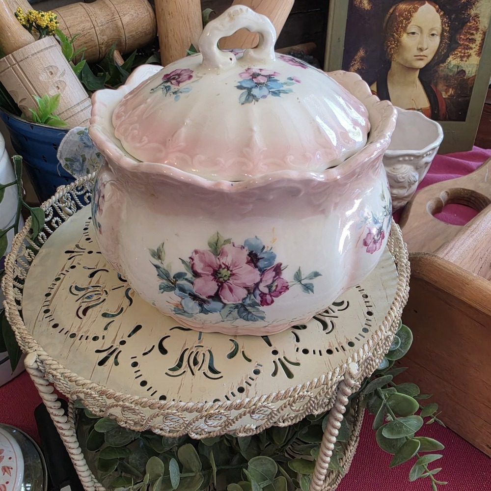 Lusterware Footed Small‎ Tureen / Serving Bowl w/ Handles and Lid in Pearl White